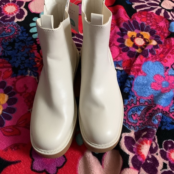 NWT a new day Demi Chelsea boots - Picture 9 of 15